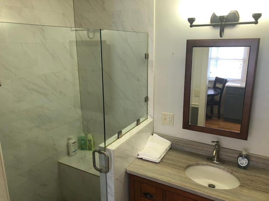 Entire Apartment Close To Downtown - 2 Queen Beds Springfield Exterior foto
