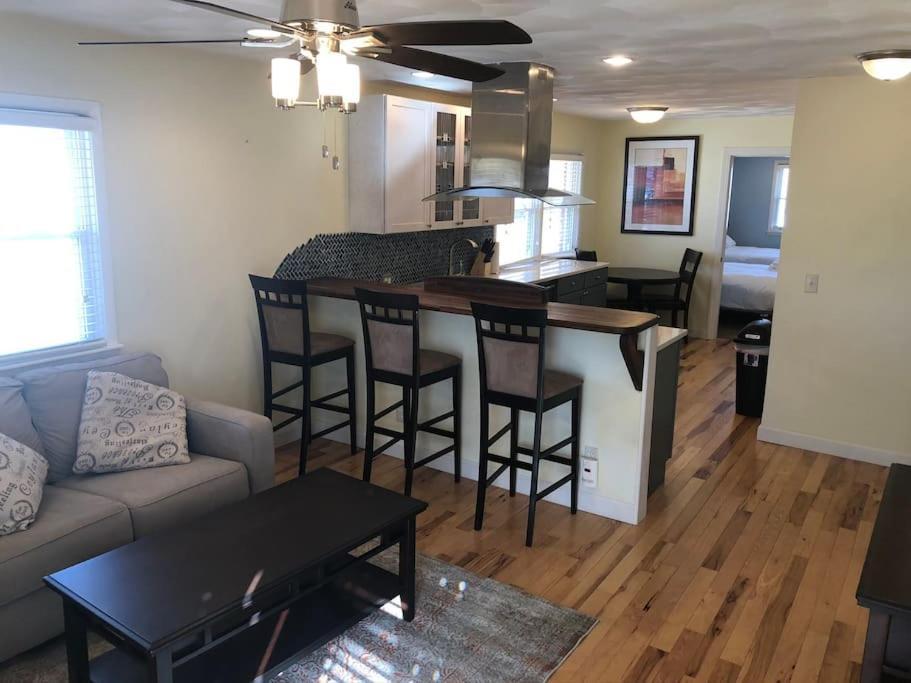 Entire Apartment Close To Downtown - 2 Queen Beds Springfield Exterior foto