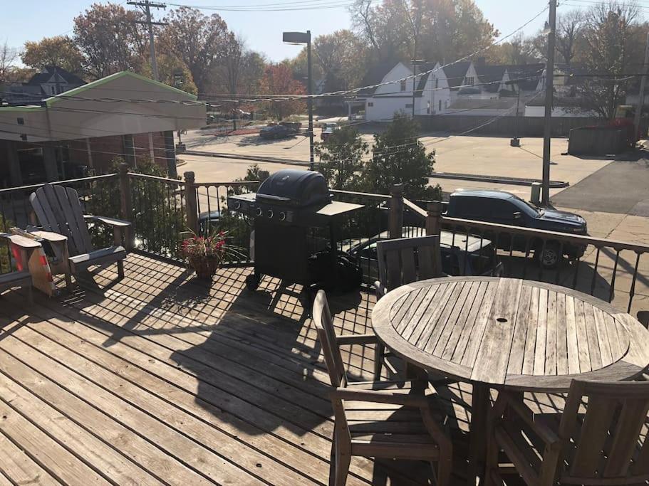 Entire Apartment Close To Downtown - 2 Queen Beds Springfield Exterior foto